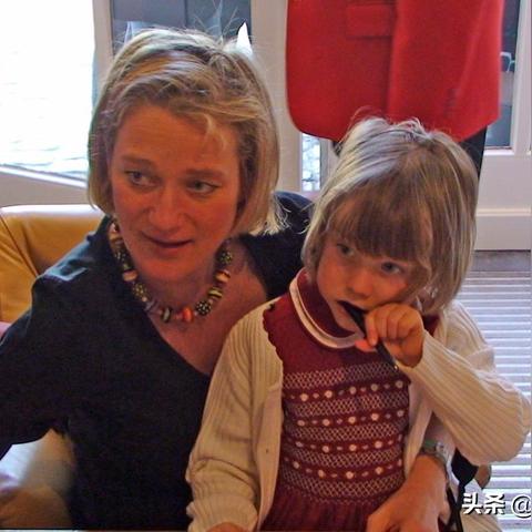 父亲新闻头条直播观看,关于父亲的新闻稿