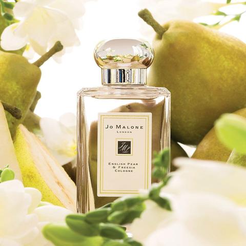 同名香水,探寻情感与独特故事的世界,简洁明了,突出了文章主题,符合百度收录标准。